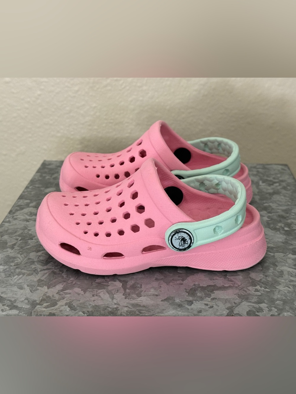 Kids Joybees Pink Clog with Mint Heel Strap Harper Sandal, Size 6/7 - Picture 2 of 8